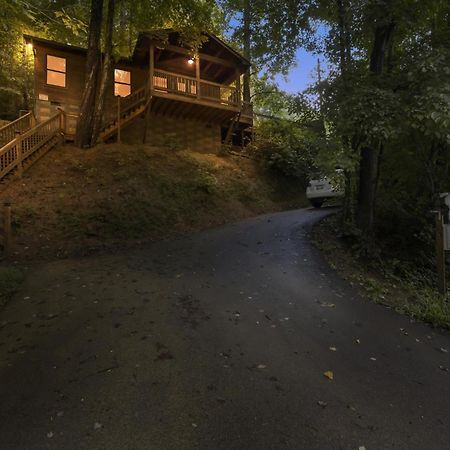 Treehouse Between Gatlinburg And Pigeon Forge. Pet Friendly! Exterior photo