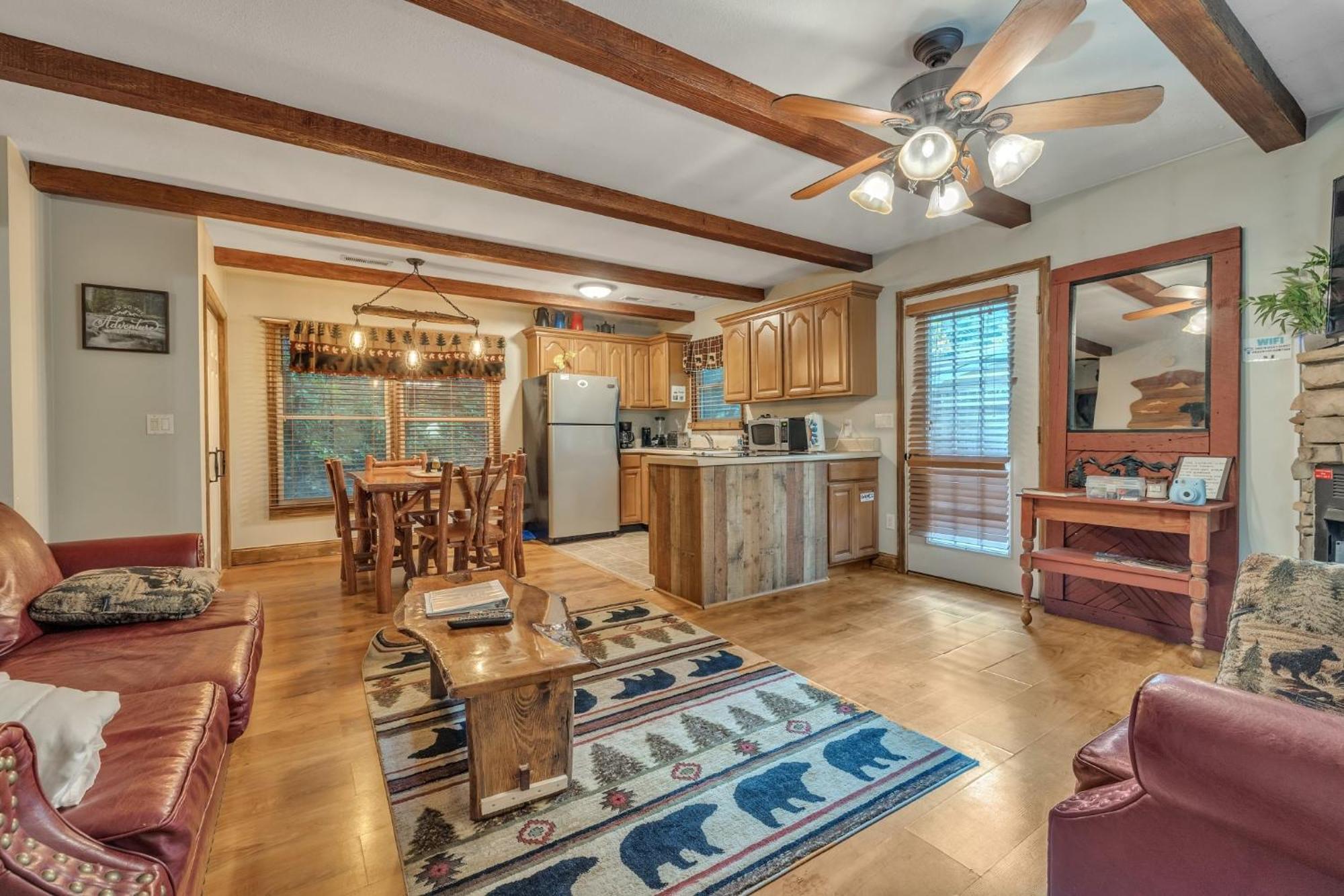 Treehouse Between Gatlinburg And Pigeon Forge. Pet Friendly! Exterior photo